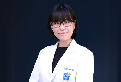 陳茜妮 醫師专治扭傷挫傷拉傷、坐骨神經痛、運動傷害、網球肘、五十肩、多年痠痛、感冒、失眠、憂鬱症、腸胃機能障礙、睡眠障礙、咳嗽、頭痛、中風後遺症、顏面神經麻痺、泌尿系統疾病、婦女症、體質虛弱、食慾不振、發育不良、青春痘、蕁麻疹、異位性皮膚炎、皮膚病